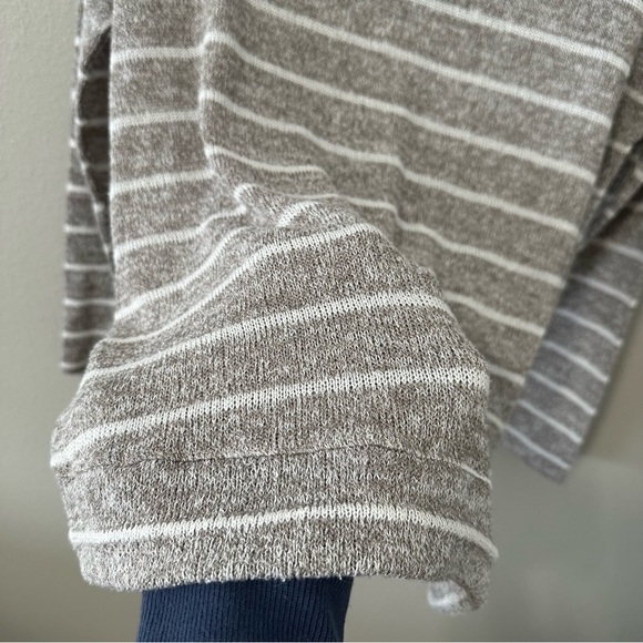 Maurices Gray & White Striped Lightweight V-Neck Hooded Sweatshirt Size Large - Picture 11 of 12